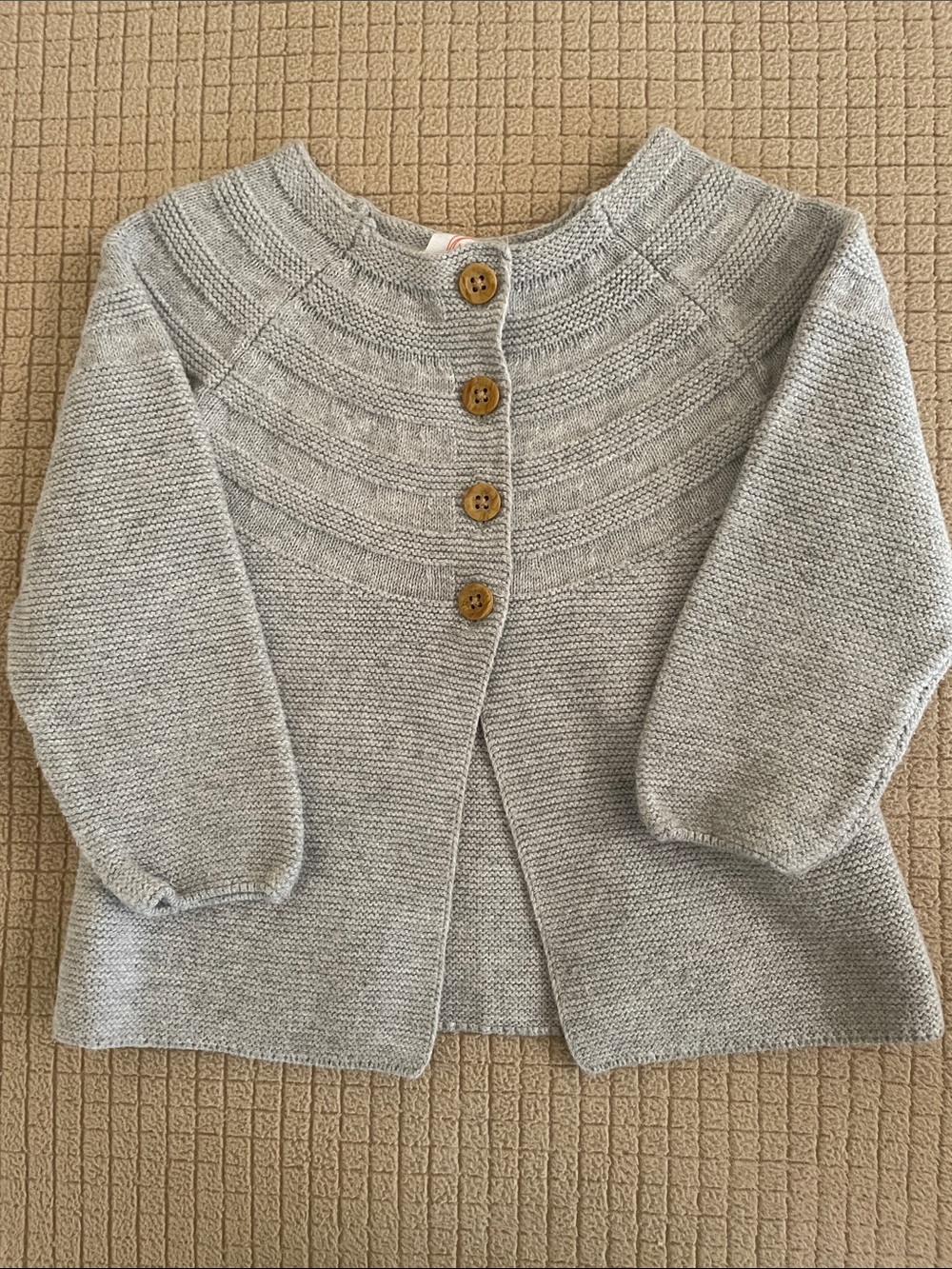 wonder nation Light Gray Knit Baby Cardigan with Wooden Buttons. 12 Mo.
